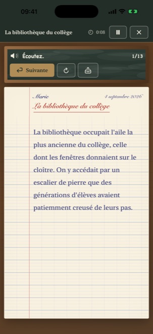 Une dictée en cours : le texte s'écrit sur un cahier Seyès.
